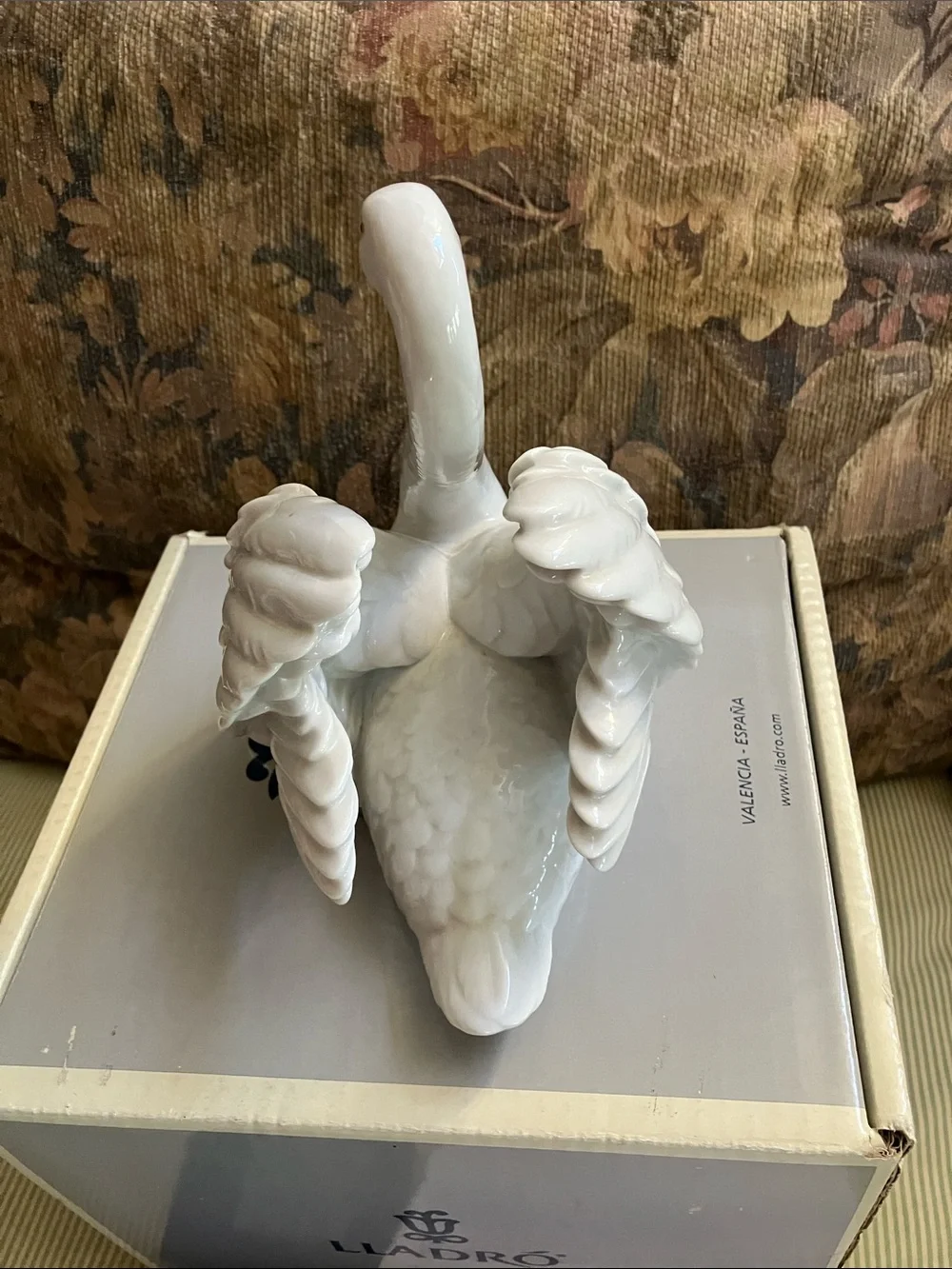 Lladró White Porcelain Swan Figurine